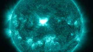An X-Class Flare Unleashed Right At Earth